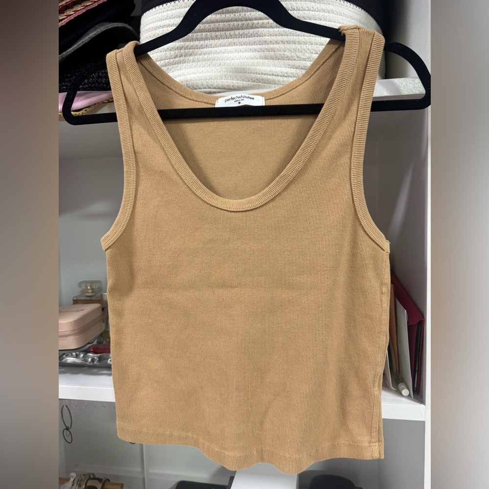 Perfect White Tee Tan Lounge Set Tank & Shorts Size M - Picture 3 of 4